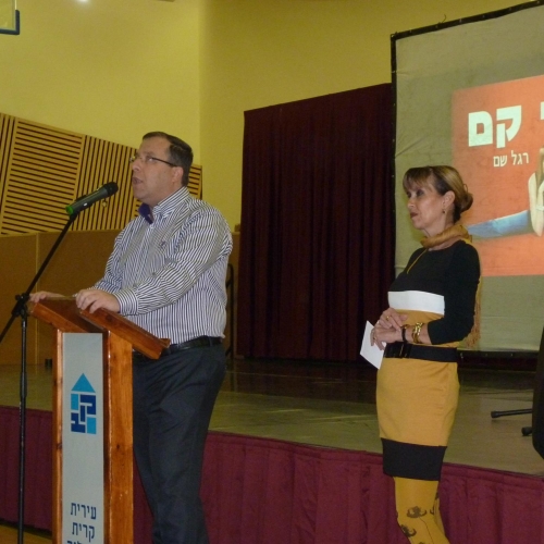 מופע לציון יום האישה הבינלאומי - מיקי קם - בקרית ביאליק 11.3.12