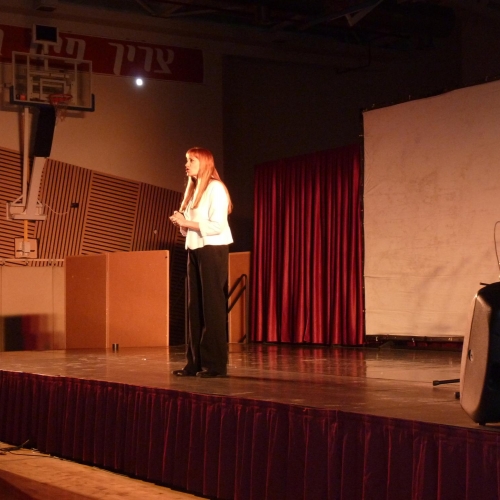 מופע לציון יום האישה הבינלאומי - מיקי קם - בקרית ביאליק 11.3.12