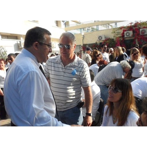 תמונות טקס יום הזיכרון לנופלים בקרית החינוך ע