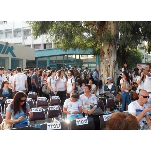 תמונות טקס יום הזיכרון לנופלים בקרית החינוך ע