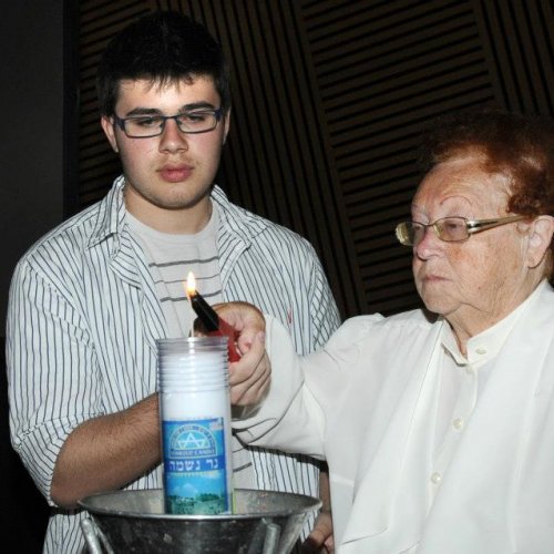 טקס יום הזיכרון לשואה ולגבורה תשע