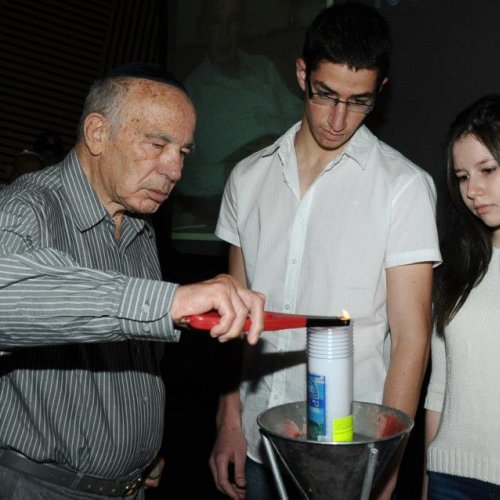 טקס יום הזיכרון לשואה ולגבורה תשע