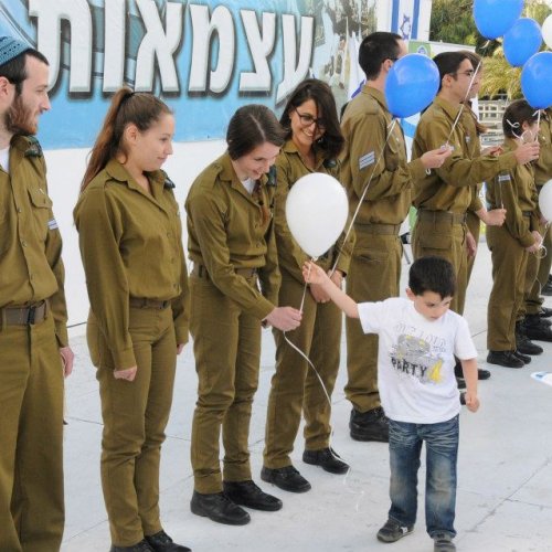 ילדי הגנים חוגגים עצמאות 65 למדינת ישראל