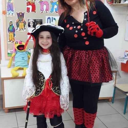 הסבתא נעמי עזרן ונכדתה ליאן שושן בת ה-5 וחצי