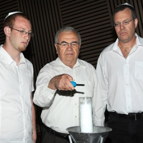 טקס יום הזיכרון לשואה ולגבורה תשע