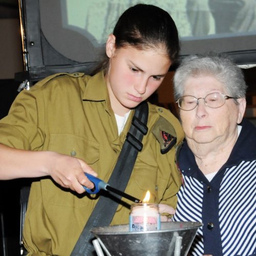טקס יום הזיכרון לשואה ולגבורה תשע
