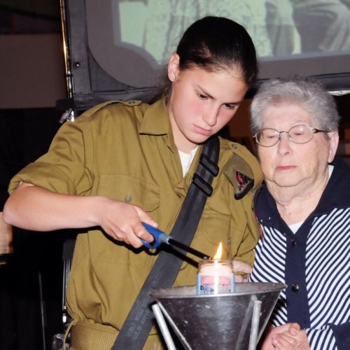 טקס יום הזיכרון לשואה ולגבורה תשע