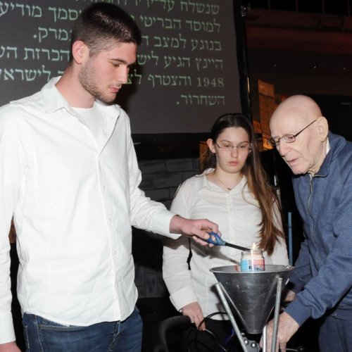 טקס יום הזיכרון לשואה ולגבורה תשע