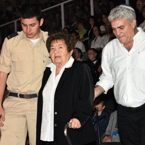 טקס יום הזיכרון לשואה ולגבורה תשע