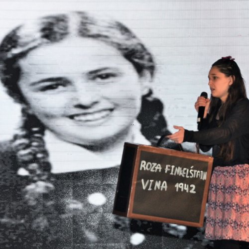 טקס יום הזיכרון לשואה ולגבורה תשע