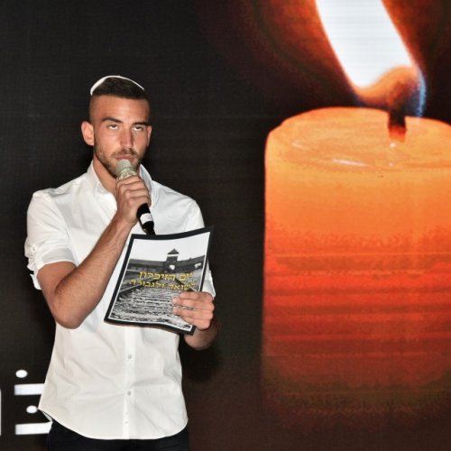 טקס יום הזיכרון לשואה ולגבורה תשע