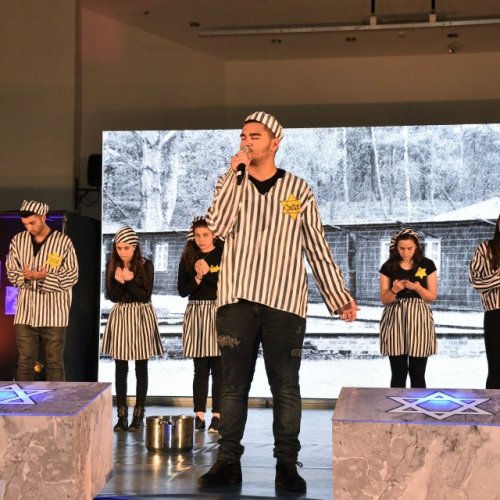 טקס יום הזיכרון לשואה ולגבורה תשע