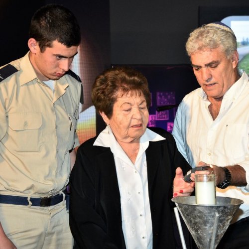 טקס יום הזיכרון לשואה ולגבורה תשע