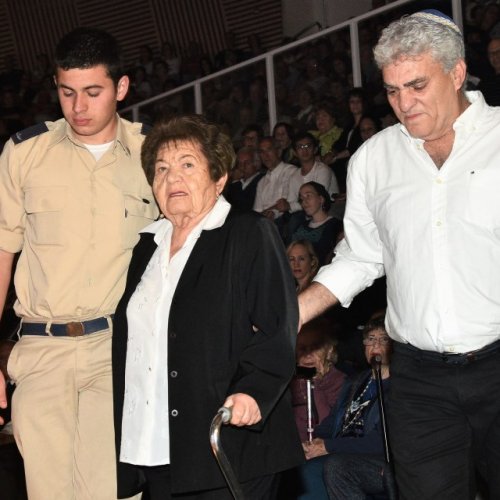 טקס יום הזיכרון לשואה ולגבורה תשע