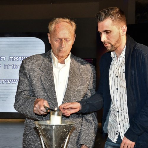 טקס יום הזיכרון לשואה ולגבורה תשע