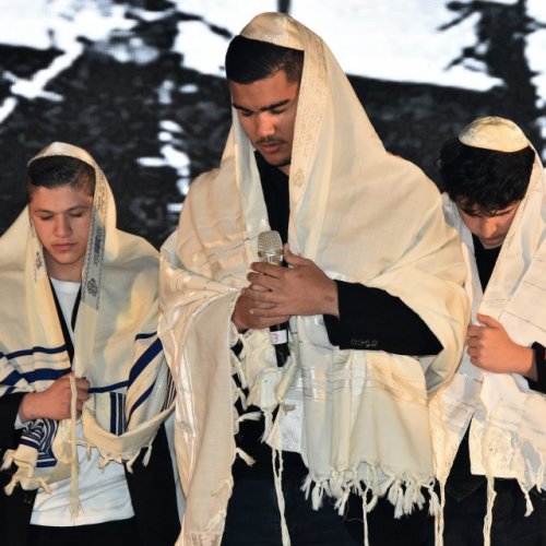 טקס יום הזיכרון לשואה ולגבורה תשע