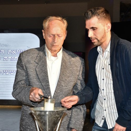 טקס יום הזיכרון לשואה ולגבורה תשע