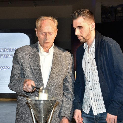 טקס יום הזיכרון לשואה ולגבורה תשע