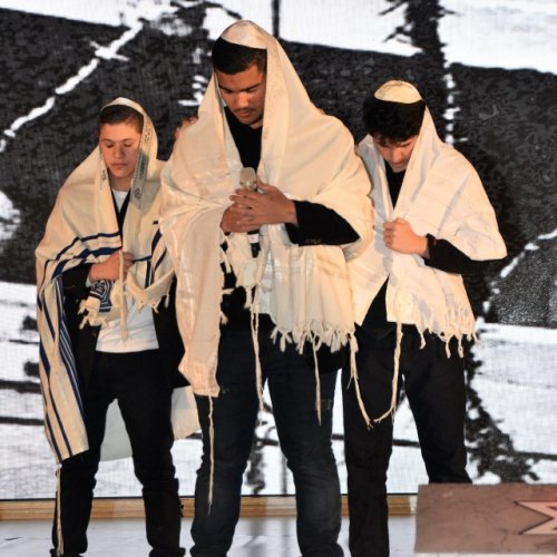 טקס יום הזיכרון לשואה ולגבורה תשע