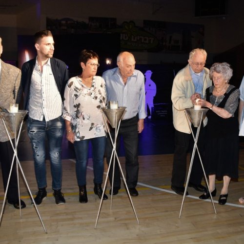 טקס יום הזיכרון לשואה ולגבורה תשע