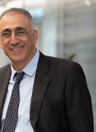 עו